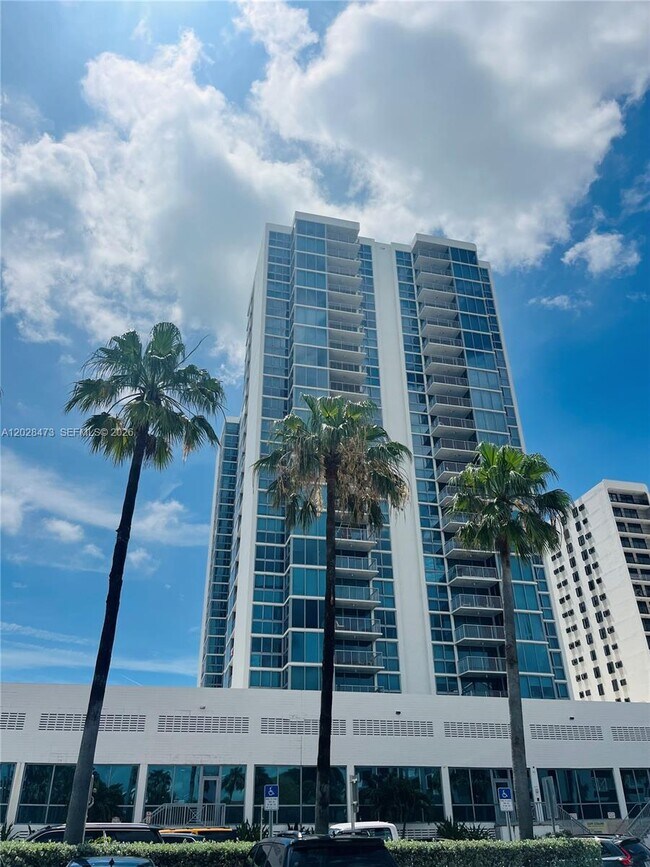 Building Photo - 2655 Collins Ave Unit 602