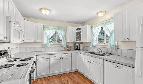 Photo - 16210 Larch Way