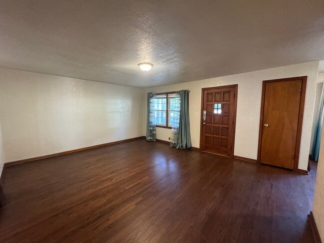 Photo - Charming 2-bedroom, 1-bathroom Ground Floo... Unit A