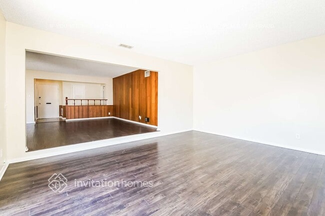 Photo - 8138 Darby Ave