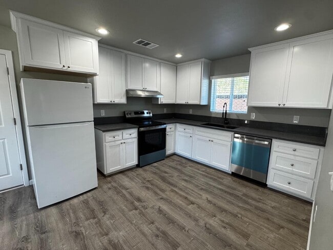 Photo - 4834 N Fruit Ave