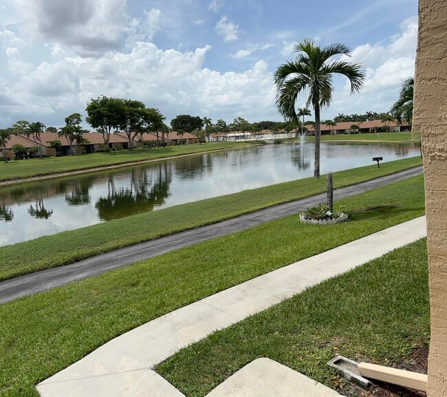 Building Photo - 826 Sky Pine Way Unit G2