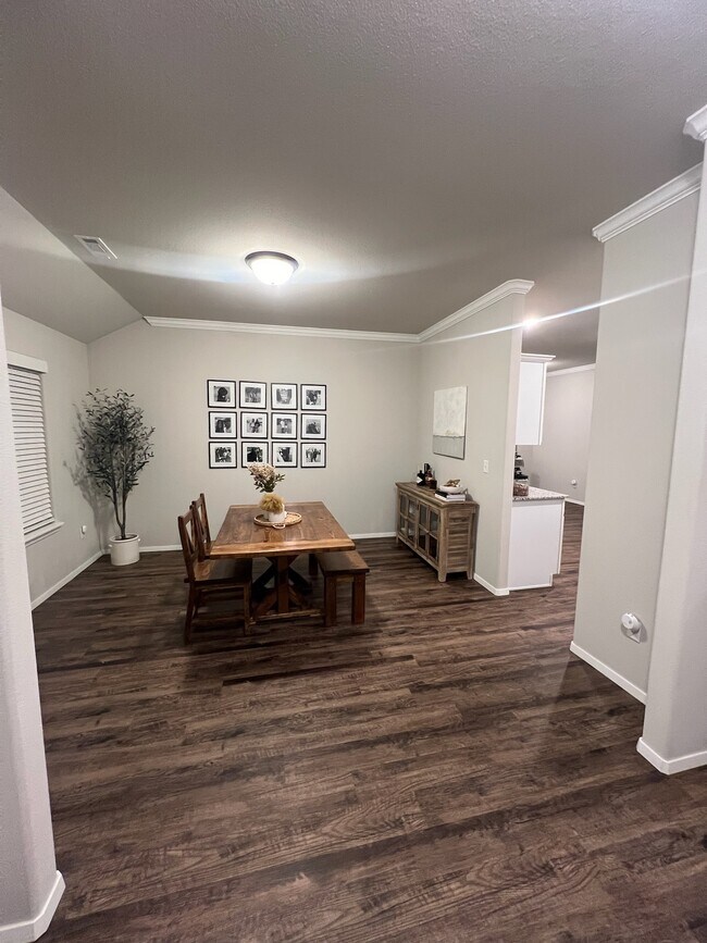 Photo - 2321 Pinewood Ave Casa