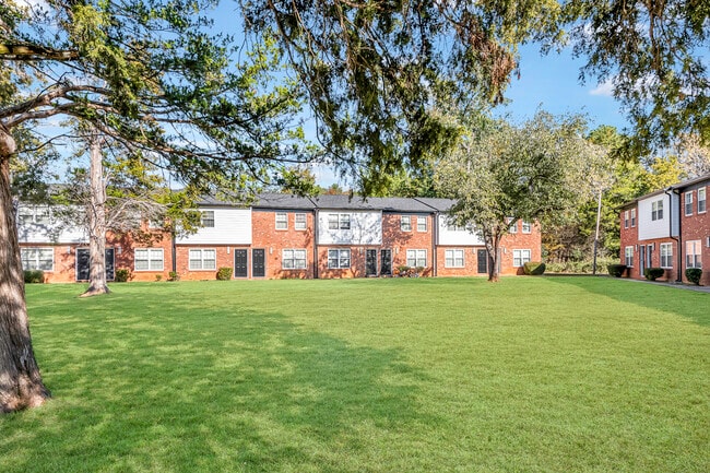 Country Club Apartments