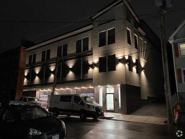 Building Photo - 14 Yeamans St Unit 1 Rental