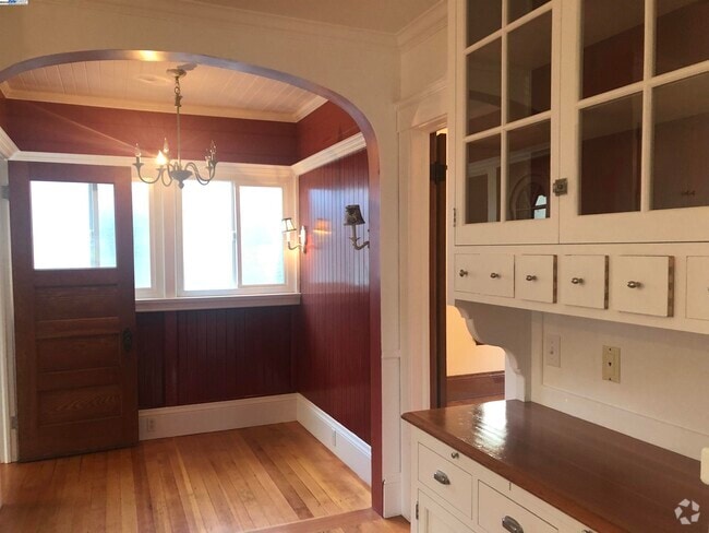 Building Photo - 466 Ruthven Ave Rental