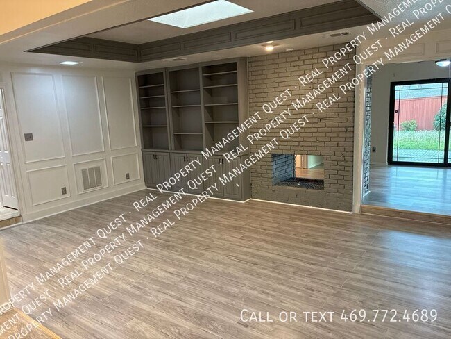 Photo - 410 Peacock Cir