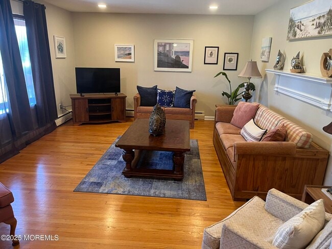 Building Photo - 1727 River Rd Rental