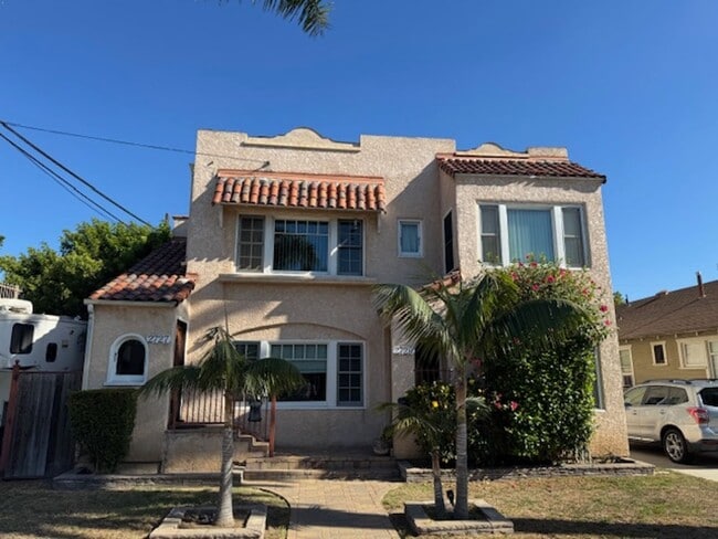 Building Photo - DE SOTO 2727-2729 Unit 2727