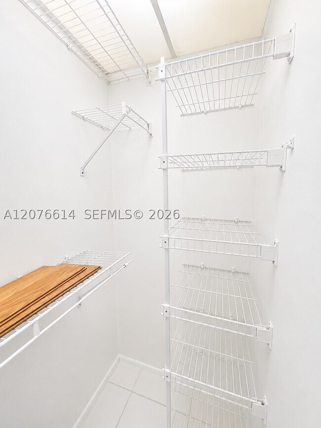 Photo - 3660 Inverrary Dr Unit 1R