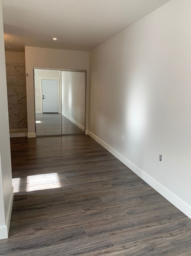 Building Photo - Studio in OLD MILL Utilities Paid