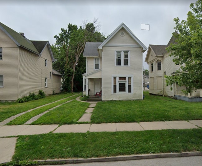 Building Photo - Brackenridge Duplex Unit Upper
