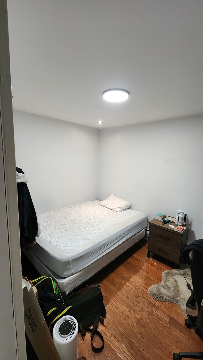 Building Photo - 3712 Av Coloniale Unit 3712