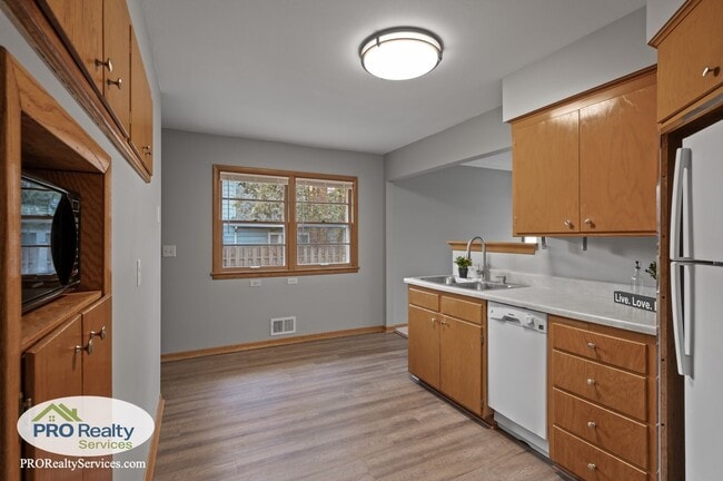 Photo - 4357-4359 7th St NE