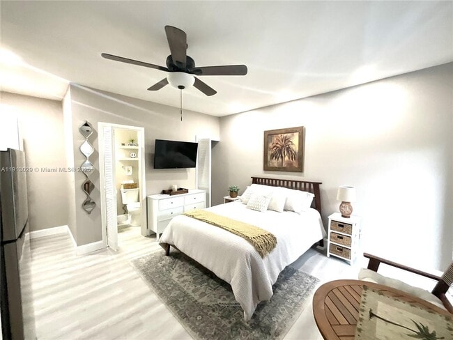 Building Photo - 8638 SW 50th St Unit 1