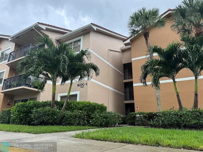 Photo - 8901 Wiles Rd Condominio Unidad 208