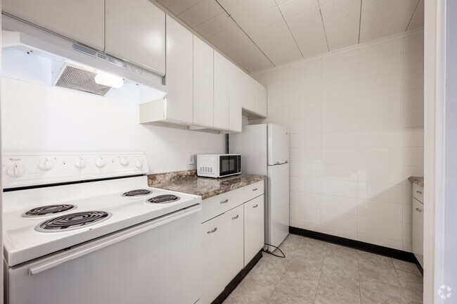 1BR, 1BA - 750SF - Kitchen