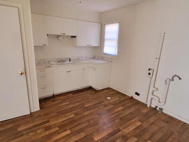 Photo - 4610 S Ong St