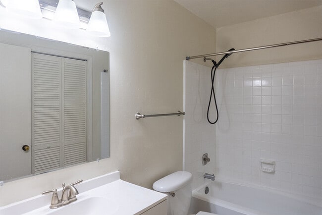 Building Photo - 733 Pointe Ct Rental
