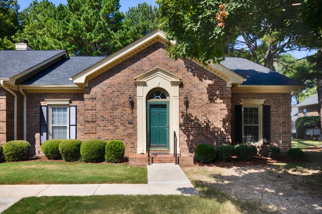 Building Photo - Barnes - 324 Iverness Drive Rental
