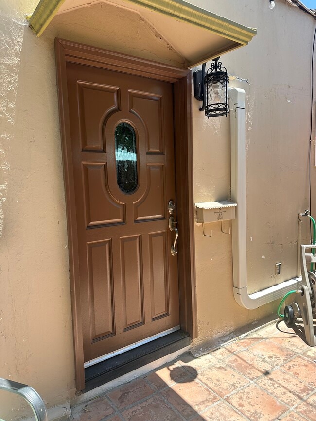 Building Photo - 1538 N Crescent Heights Blvd Unit Guest House