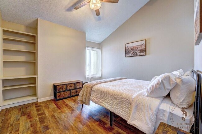 1020 Lakeside Ct