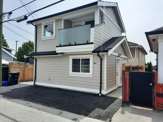 Photo - 381 57th Av E