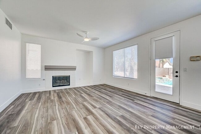 Photo - 242 Farlin Cir