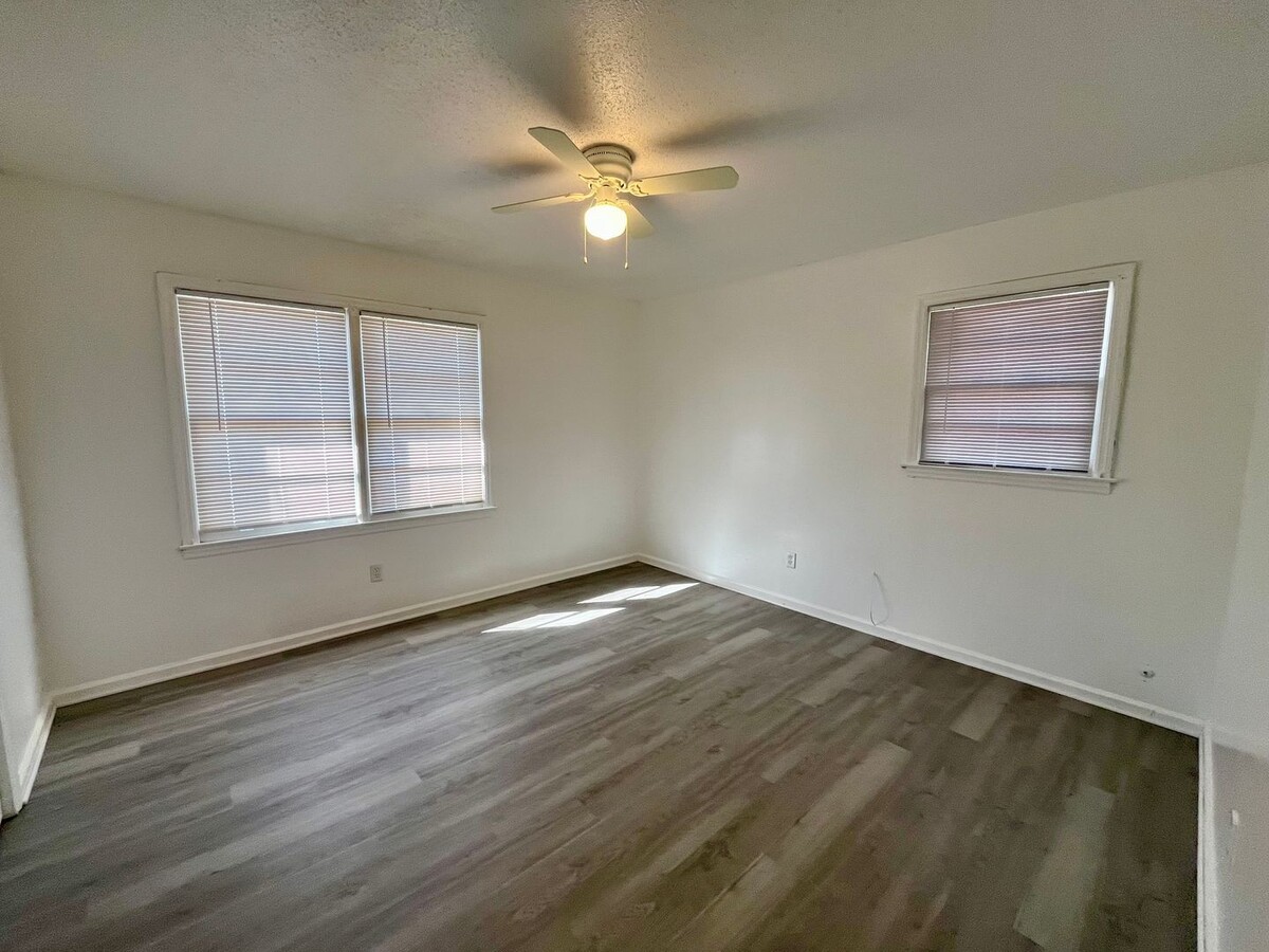 Photo - 2409 University Dr Unidad C