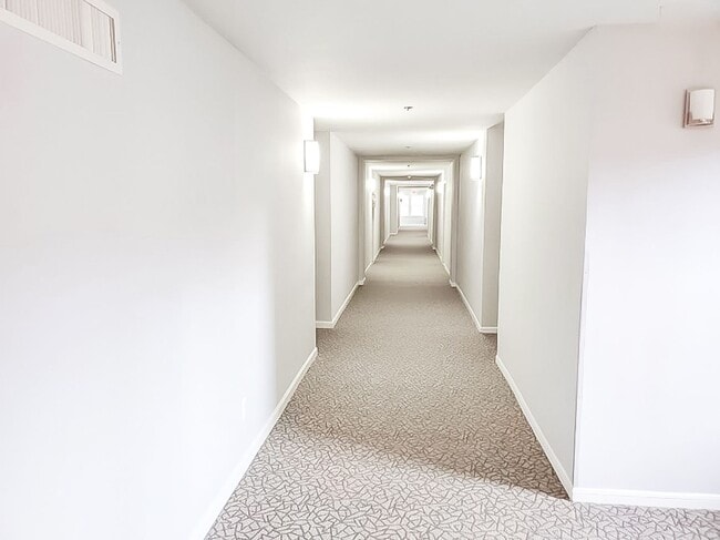 Photo - Beautifully Updated 1 Bed 1 Bath Condo With Sunroom In Sought After Point At Park