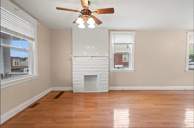 Photo - 465 Ward Ave