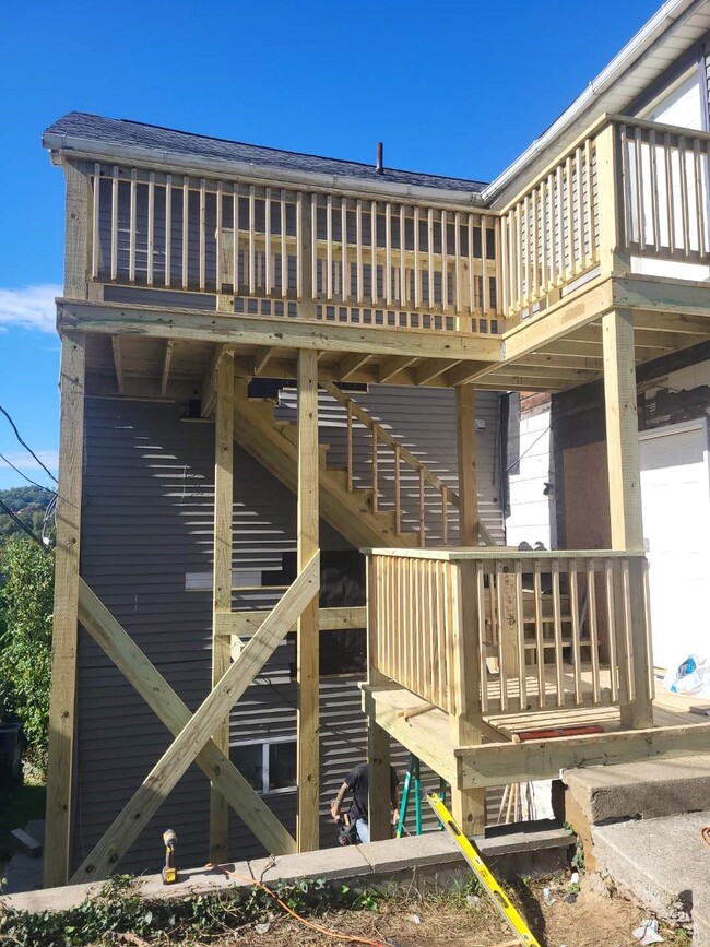 Building Photo - 413 McLane Ave Unit Apt 3