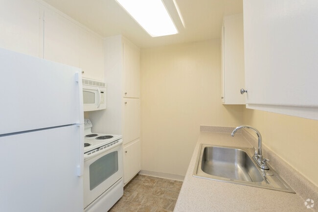 1BR - 1BA - 600SF
