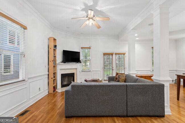 Photo - 649 Peeples St SW