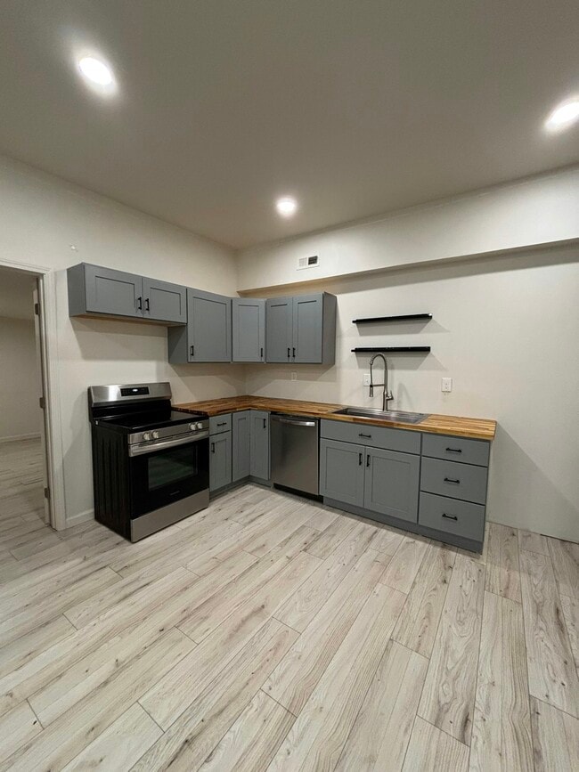 Building Photo - 946 Veltre Cir SW