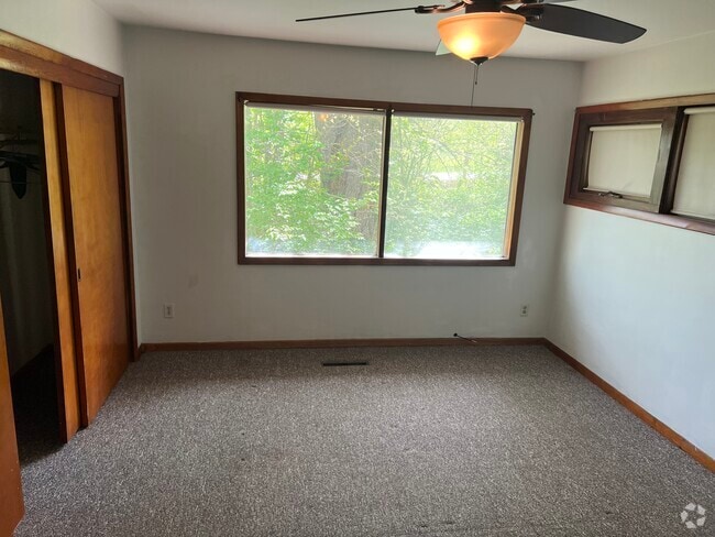 Building Photo - 57 E U.S. Hwy 6 Rental