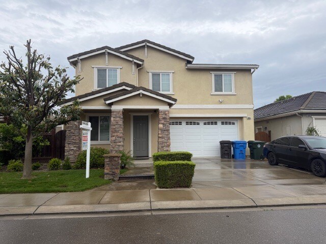 Photo - 4 bedroom 2.5 baths: formal living/dining