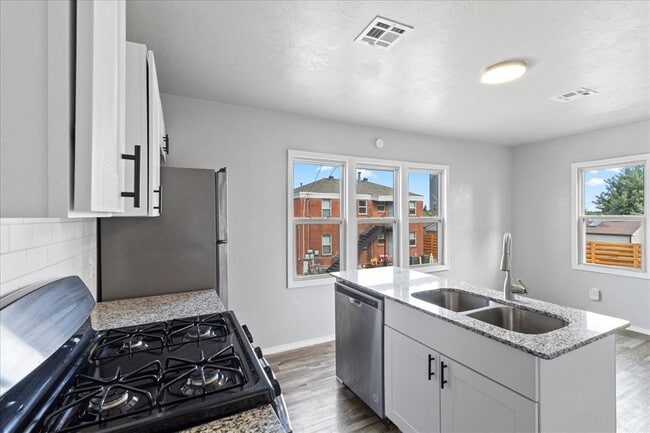 Building Photo - 4610 N Classen Blvd Unit 1/2