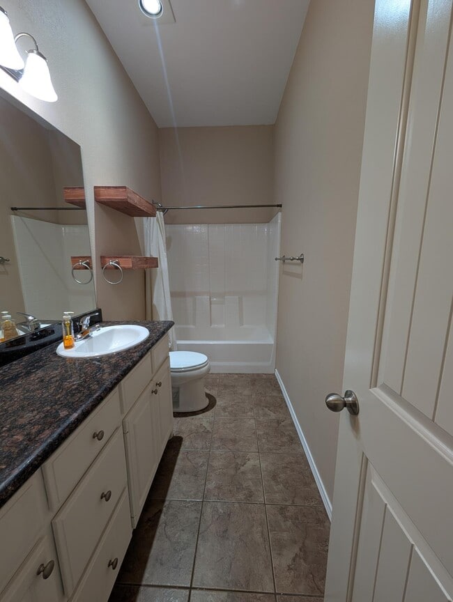 Photo - 7613 85th St