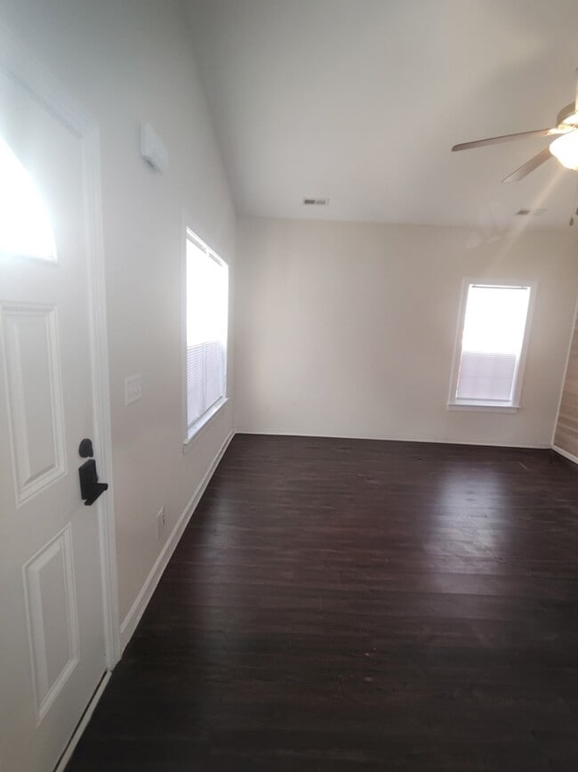 Photo - 372 Dwight St