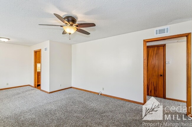 Photo - Spacious 3 bedroom - ready for move in!