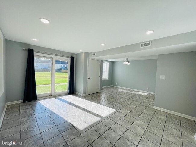 Building Photo - 202 Chesterfield Ln Unit 101