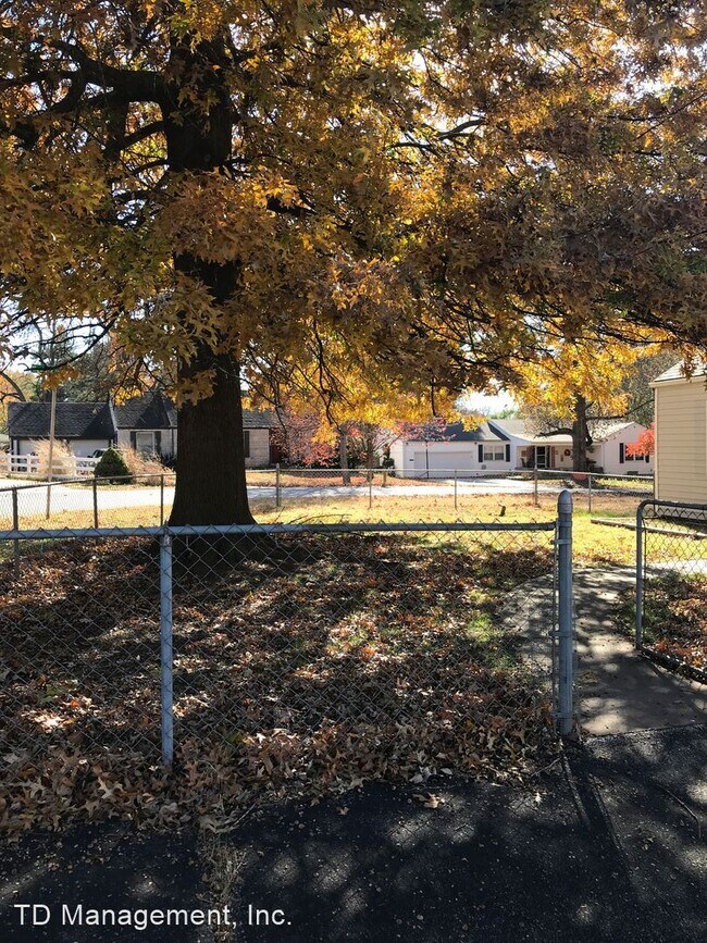 2 br, 1 bath House 1841 S Missouri Rental For Rent in Springfield, MO