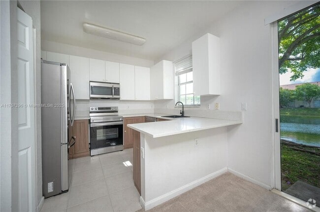 Building Photo - 445 NE 21st Ave Rental