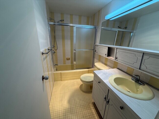 Photo - 125 Chiswick Rd Unidad 208