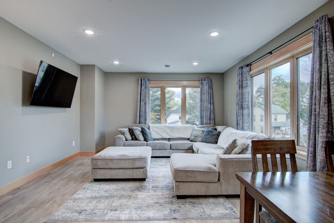 Photo - 2130-2136 4th St