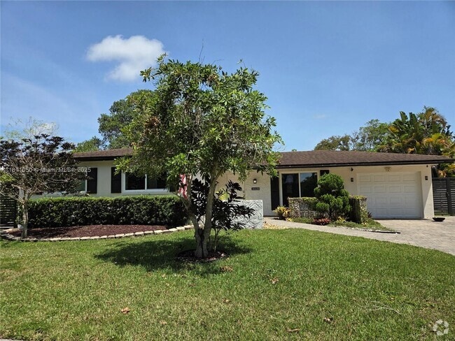 Building Photo - 10220 SW 105th St Rental