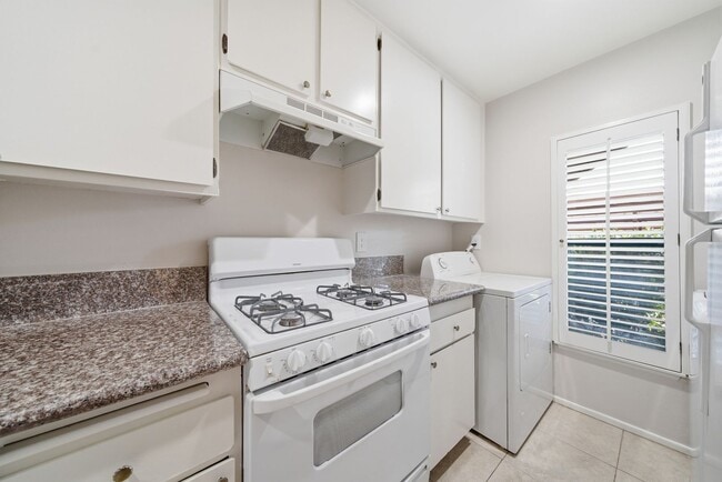 Photo - Cozy One Bedroom with Laundry and Patio!