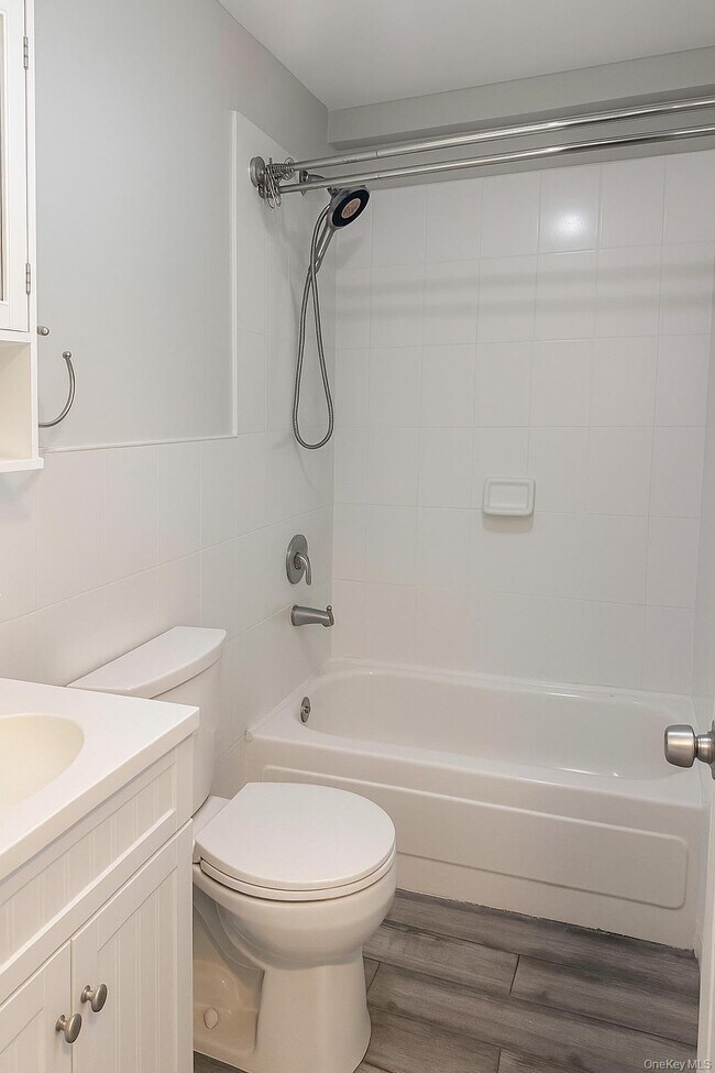 Photo - 987 Halsey St Unit 1