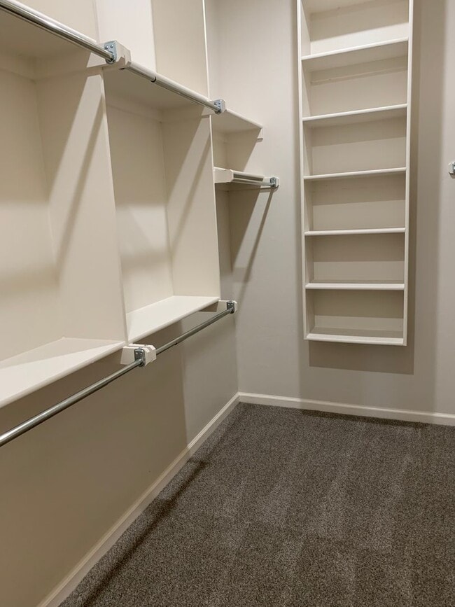 Building Photo - 3 bedroom, 2.5 bathroom, 2 car garage Gated Neighborhood